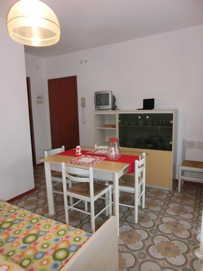 Apartment House With Balcony And Swimming Pool *