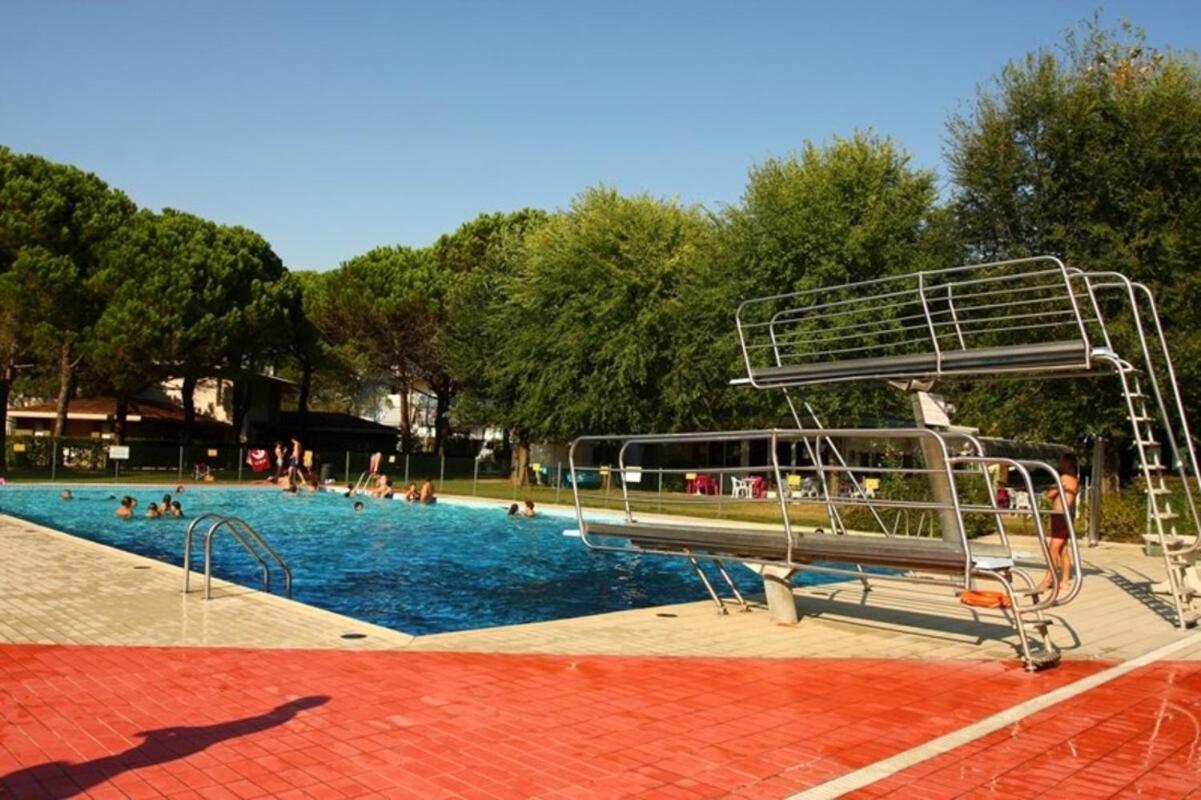 House With Balcony And Swimming Pool