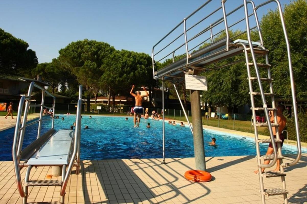 House With Balcony And Swimming Pool Bibione