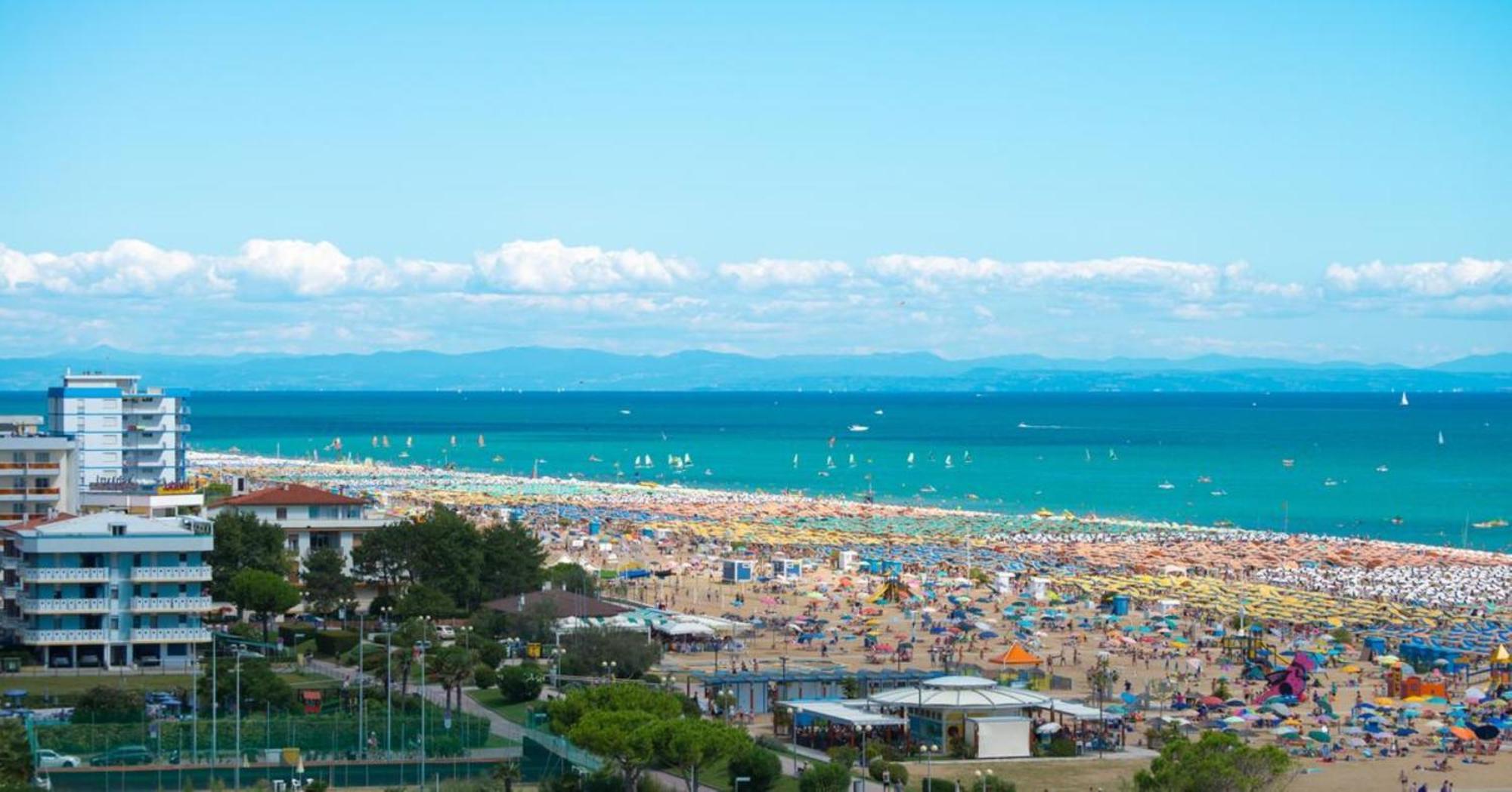 House With Balcony And Swimming Pool Apartment Bibione